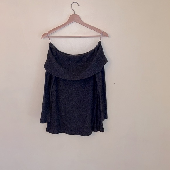 Off the shoulder top - Picture 1 of 3